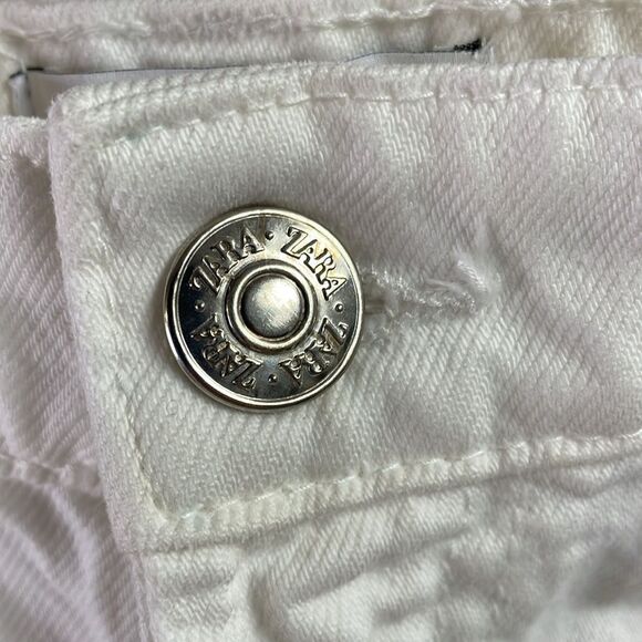 Zara Distressed White Short Bootie Jean Shorts, Size 8 - Picture 4 of 8